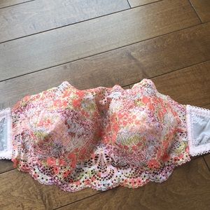 Strapless lace covered bandeau bra